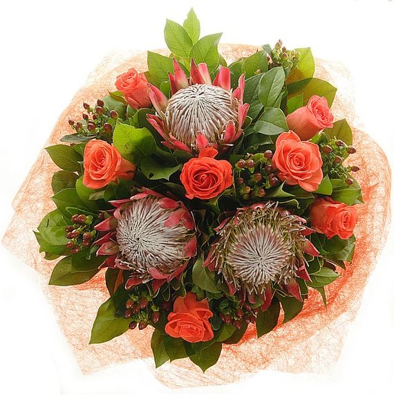 Букет из экзотических цветов с протеей Герой дня в Краснодаре